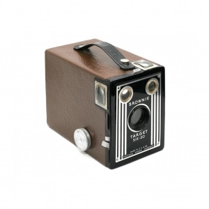 Alquiler de Cámara fotográfica de cajón Kodak Brownie Target Six-20