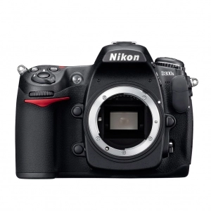 Alquiler de Cuerpo de cámara fotográfica réflex digital Nikon D300