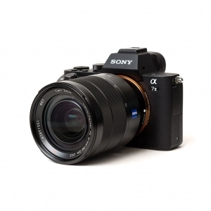 Venta de Cámara full frame sin espejo con objetivo Sony A7 II + Vario-Tessar FE 24-70mm f/4 ZA OSS